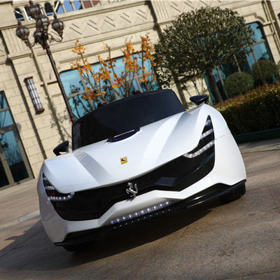 2023 Made In Nuovo 12 Volt Kids Electric Ride On Car con Due Porte Aperte Marrone