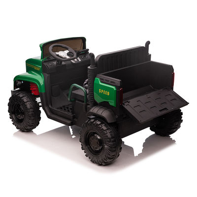 Bambino 12V a guida elettrica su un trattore auto con secchio posteriore