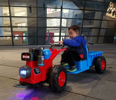 2022 12v Electric Kids Ride On Car con batteria di plastica del trattore giocattolo incluso