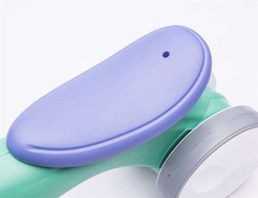 Bicicletta di plastica a quattro ruote per bambini con dispositivo a bolla di luce musicale con carico massimo di 30 kg