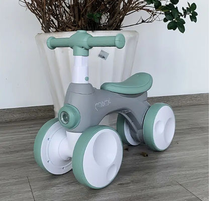 Dispositivi a bolla di musica calda e ruote di plastica Auto per bambini Max carico 30kg Self scooter