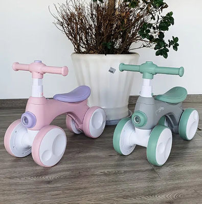 Dispositivi a bolla di musica calda e ruote di plastica Auto per bambini Max carico 30kg Self scooter