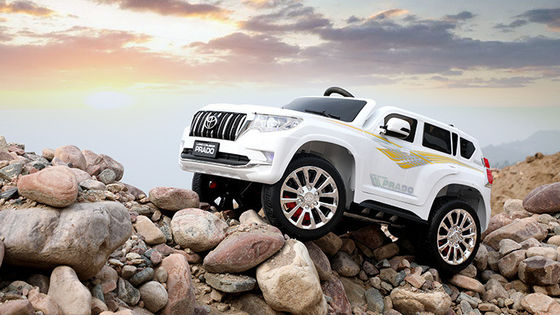 Style 2.4GHz Remote Control Ride On Car Con MP3 e porte aperte per bambini Auto elettrica