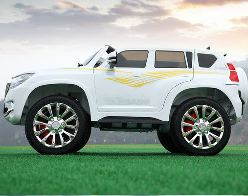 Style 2.4GHz Remote Control Ride On Car Con MP3 e porte aperte per bambini Auto elettrica