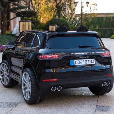 Controllo remoto e musica su auto giocattolo elettrico per bambini Unisex batteria alimentata