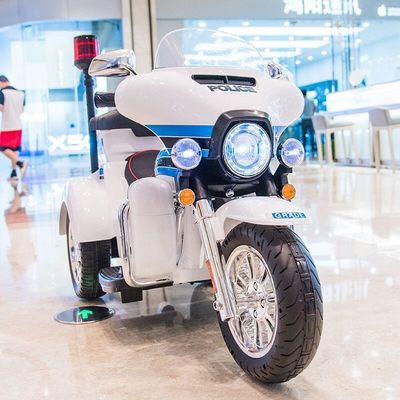 Unisex Genere 12V Bambini in moto con una modella sexy in vernice rossa