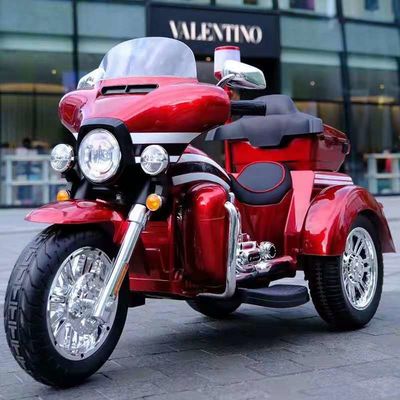Unisex Genere 12V Bambini in moto con una modella sexy in vernice rossa