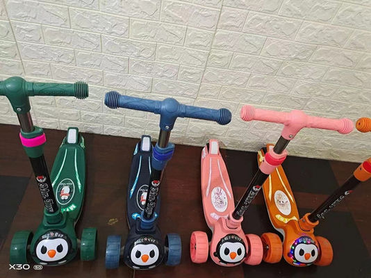 Big Wheel Pedal Scooter Bambini con Sedile/Baby Kick Scooter Vendita per Bambini Peso netto 15,2 kg