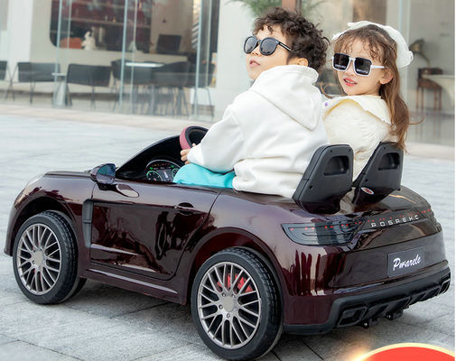 2023 Plastic 12V Electric Ride On Car per bambini 2 posti a sedere Peso di carico 60 kg Beneficio