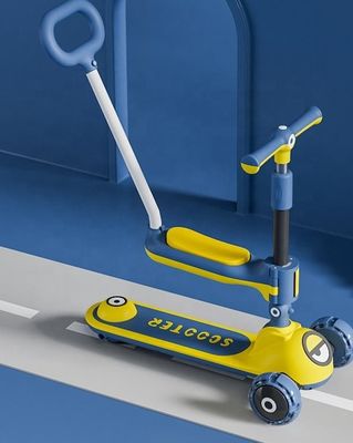 Sedile in pelle morbida 3 ruote guida su scooter auto per bambini Un pulsante pieghevole Neutrale per genere