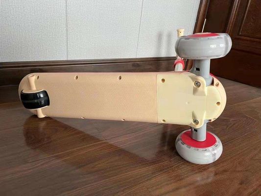 Sedile in pelle morbida 3 ruote guida su scooter auto per bambini Un pulsante pieghevole Neutrale per genere