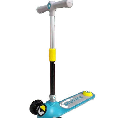 Un pulsante pieghevole sedile di pelle morbida 3 ruote di guida su scooter auto per bambini e durevole