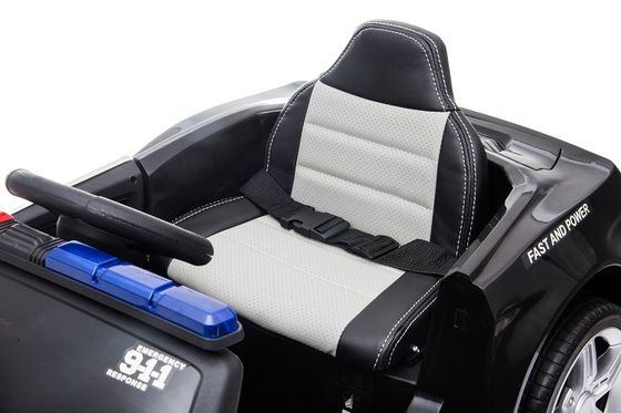 Auto di polizia elettrica da 2 a 4 anni con luce di avvertimento a controllo remoto e megafono 2023