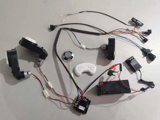 Potenza e velocità Auto giocattolo elettrica per bambini Set completo di parti per fai da te Batteria inclusa