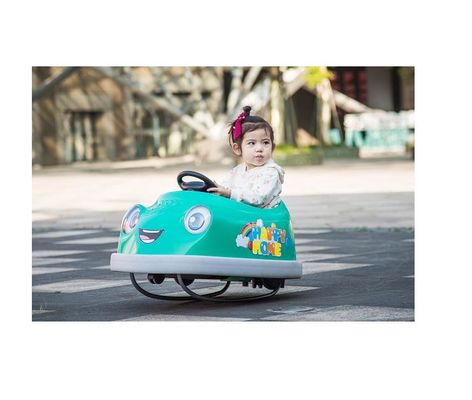 Bambini da 2 a 6 anni guidano auto elettrica a paraurti con un pulsante di frenata