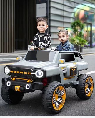 2023 Veicolo elettrico a quattro ruote in PP bianco potenziato a quattro ruote motrici per bambini