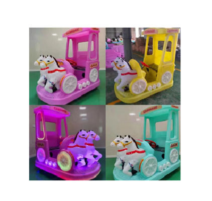 Controllo remoto e illuminazione Auto elettrica per unisex nel piccolo parco di divertimenti